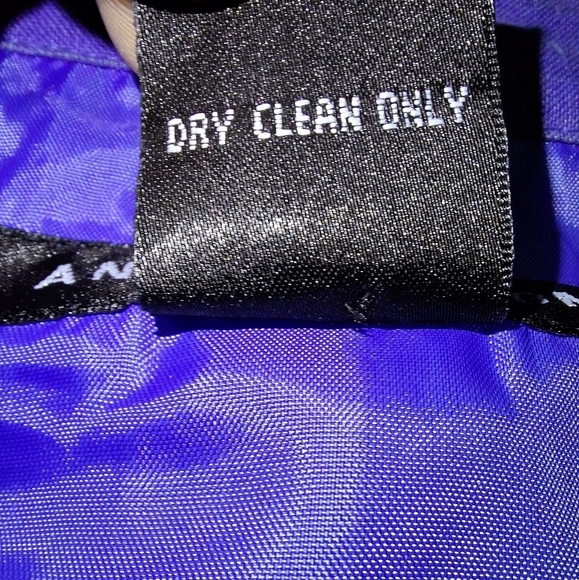 An Anne Carson silk/ Linen blend blue Wrap Top in a size medium. EUC - Picture 5 of 5